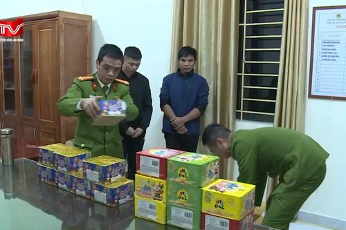 Từ chiếc ô tô khả nghi, lộ đường dây mua bán pháo hoa nổ