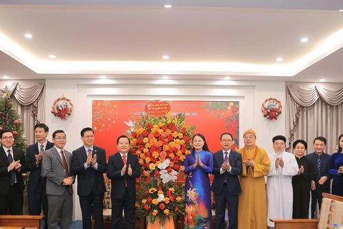 Phó Chủ tịch - Tổng Thư ký Nguyễn Thị Thu Hà thăm, chúc mừng Hội thánh Tin Lành (miền Bắc)