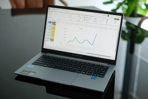 Chiếc laptop giúp việc họp hành bớt áp lực