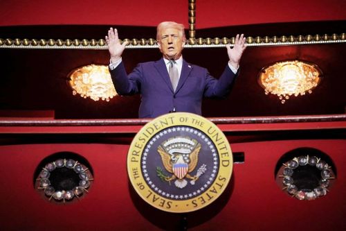 Trung tâm Kennedy mang thêm tên ông Trump