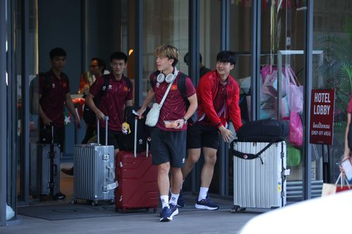 U22 Việt Nam rời khách sạn sau SEA Games