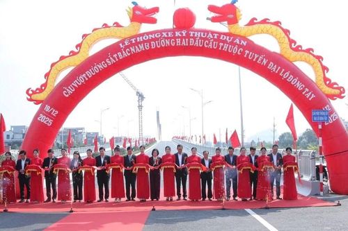 Thông xe cầu vượt đường sắt, gỡ 'nút thắt' cửa ngõ phía Tây Thanh Hóa