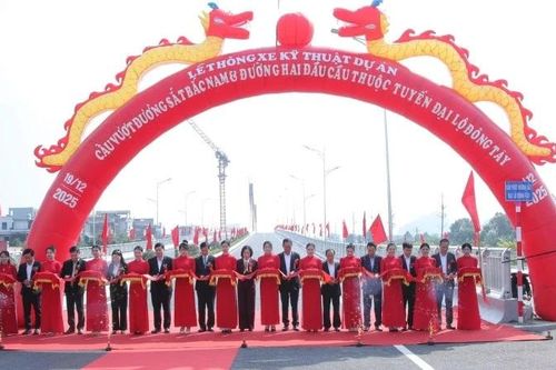 Thanh Hóa: Thông xe kỹ thuật cầu vượt đường sắt bắc-nam