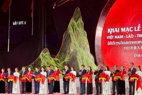 Khai mạc Lễ hội ném còn ba nước Việt Nam-Lào-Trung Quốc