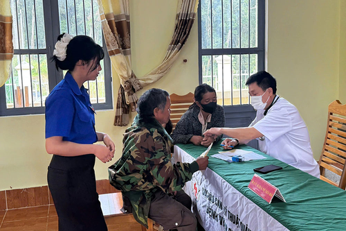 Chung tay đưa quê nghèo vượt khó