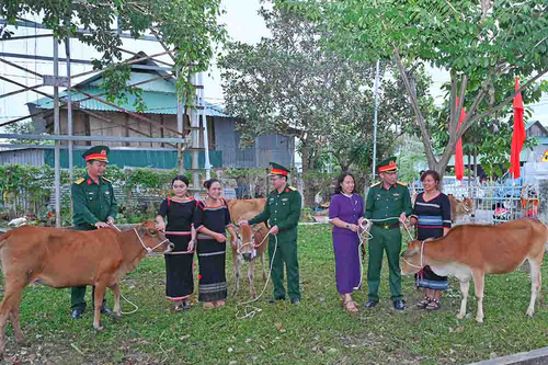 Đoàn Kinh tế - Quốc phòng 717: Xem việc của dân như việc của mình