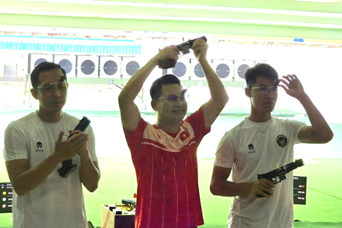 Xạ thủ Quân đội Hà Minh Thành phá kỷ lục SEA Games