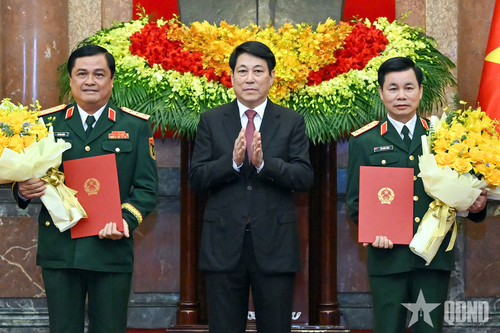 Chủ tịch nước trao Quyết định thăng quân hàm Thượng tướng đối với đồng chí Đỗ Xuân Tụng và đồng chí Đỗ Văn Bảnh