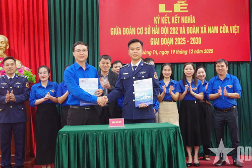 Đoàn cơ sở Hải đội 202 kết nghĩa với đoàn xã Nam Cửa Việt (Quảng Trị)