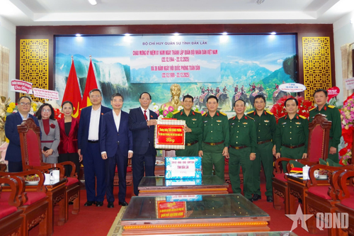 Phó chủ tịch Quốc hội Trần Quang Phương thăm, làm việc tại Bộ CHQS tỉnh Đắk Lắk