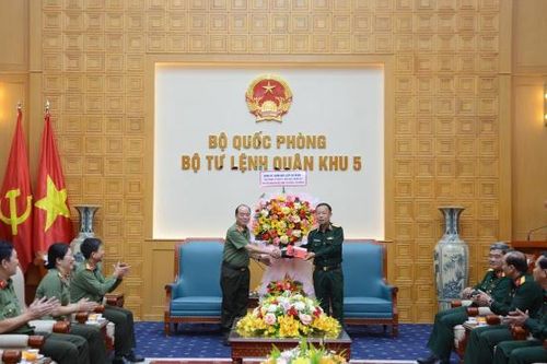 Lãnh đạo Công an TP Đà Nẵng thăm, chúc mừng các đơn vị Quân đội nhân kỷ niệm 81 năm Ngày truyền thống