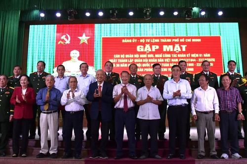Gắn phát triển kinh tế biển với củng cố quốc phòng an ninh