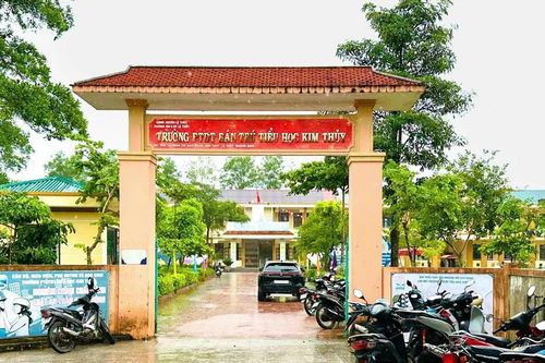 Quảng Trị: Cách chức hiệu trưởng, phó hiệu trưởng trường tiểu học để 40 học sinh ngộ độc