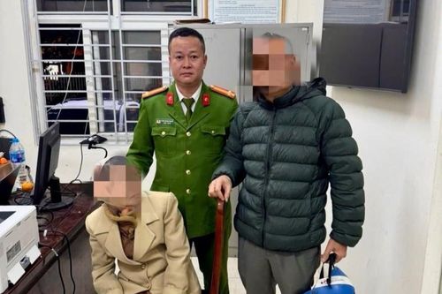 Kịp thời giúp cụ bà đi lạc vào quán cơm đoàn tụ với gia đình