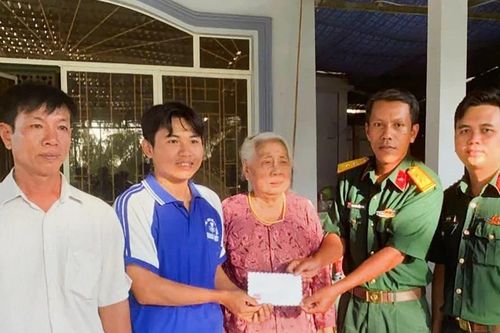 Trao hỗ trợ đỡ đầu cho học sinh mồ côi có hoàn cảnh khó khăn ở An Giang