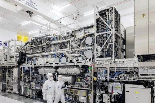 Trung Quốc đã sao chép được máy quang khắc của ASML để tự chế chip tiên tiến?