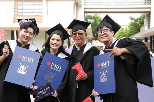 Vá 'lỗ hổng' bằng quốc tế
