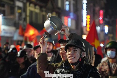Đêm không ngủ của người dân Hà Nội
