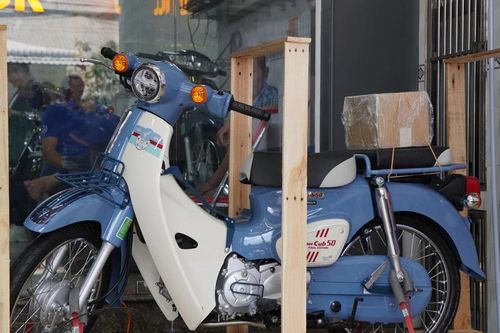 Bản độ 'nhẹ' Honda Super Cub 50 Final Edition giá trên 100 triệu đồng