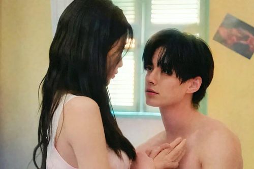 Cảnh phim bị chỉ trích dung tục