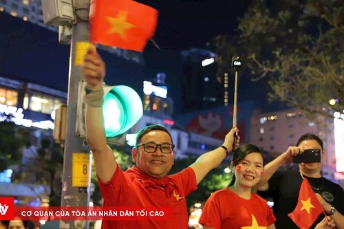Một đêm 'không ngủ' của người dân TP.HCM
