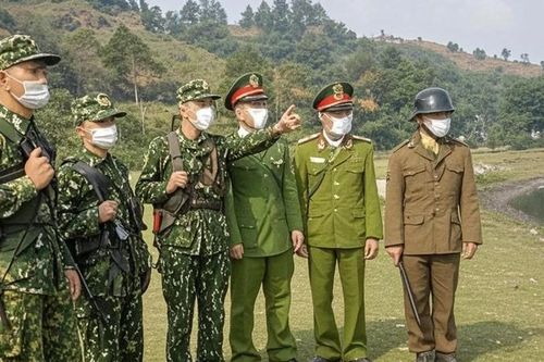 Chú trọng 'cầu nối lòng dân': Quân đội củng cố vai trò người có uy tín