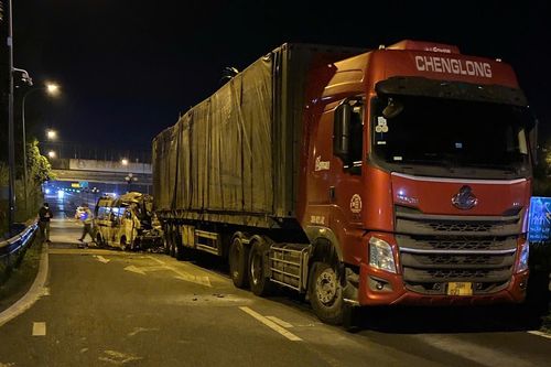 Dừng đỗ xe trên cao tốc: Làm sai một bước, trả giá bằng cả mạng người