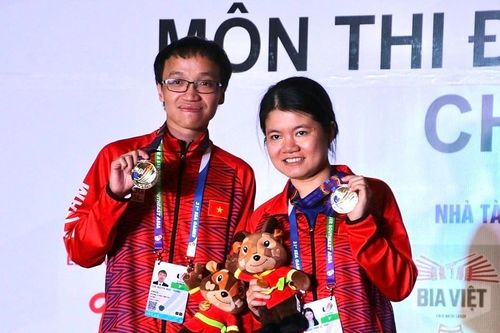 Vợ chồng kỳ thủ Việt tái lập kỳ tích cùng giành HCV tại SEA Games
