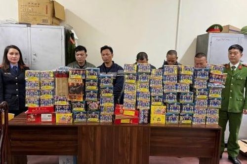 Tài xế xe tải cầm đầu đường dây pháo lậu xuyên quốc gia