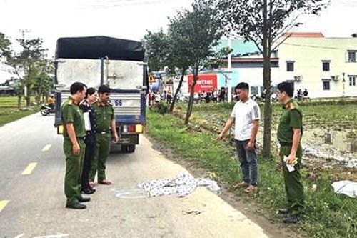VKSND khu vực 11, TP Đà Nẵng kiểm sát dựng lại hiện trường vụ tai nạn giao thông