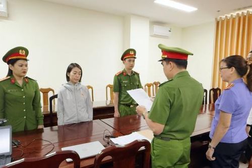 Bắt nữ nhân viên Công ty AIC câu kết, nâng khống báo giá trong đấu thầu