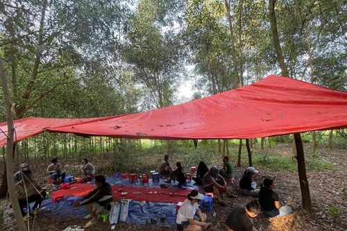 Triệt phá 2 sòng bạc trong vườn cây Tràm và trên bè cá