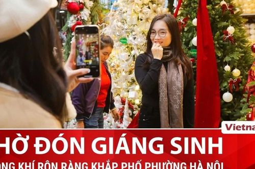 Không khí Giáng sinh rộn ràng trên đường phố Hà Nội