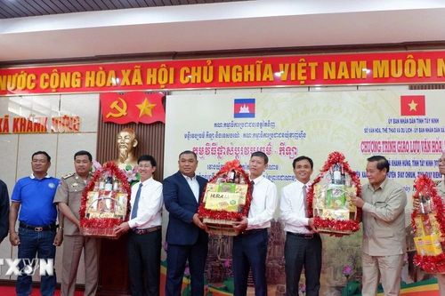 Tây Ninh: Giao lưu đoàn kết dân cư khu vực biên giới Việt Nam-Campuchia