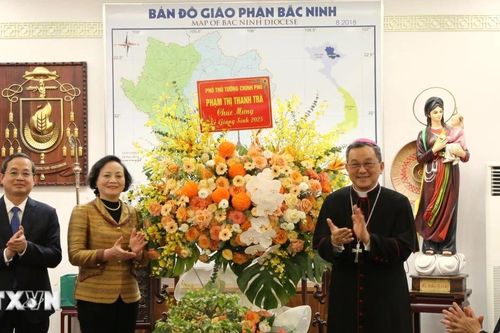 Phó Thủ tướng Phạm Thị Thanh Trà thăm, chúc mừng Tòa Giám mục Bắc Ninh