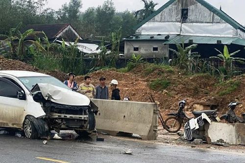 Ôtô mất lái gây tai nạn trên cao tốc La Sơn-Hòa Liên khiến bé trai tử vong