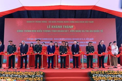 Khánh thành công trình Khu biểu tượng tình đoàn kết, hữu nghị và tri ân quốc tế