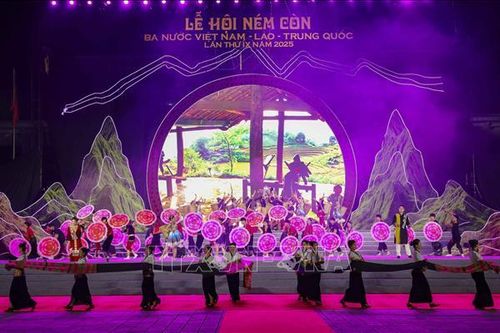 Khai mạc Lễ hội ném còn 3 nước Việt Nam - Lào - Trung Quốc lần thứ IX