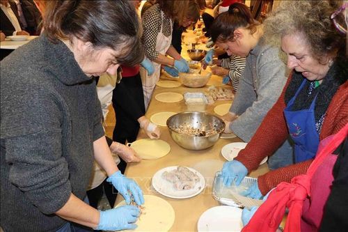 Quảng bá ẩm thực Việt qua lớp học làm nem tại Brussels