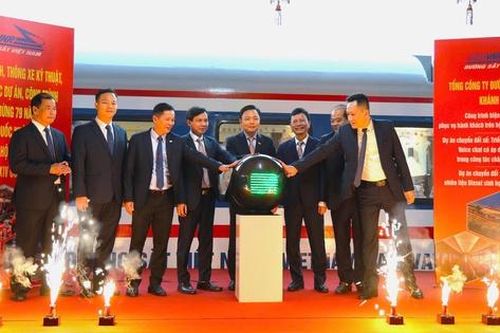 Ngành đường sắt bổ sung 162 toa xe hiện đại, đưa Al vào phục vụ khách hàng
