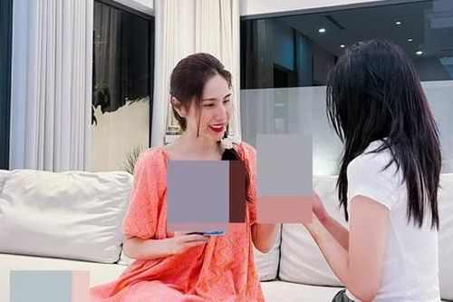 Con gái của vợ chồng Thủy Tiên - Công Vinh, xuất hiện sau 12 năm 'giấu mặt'