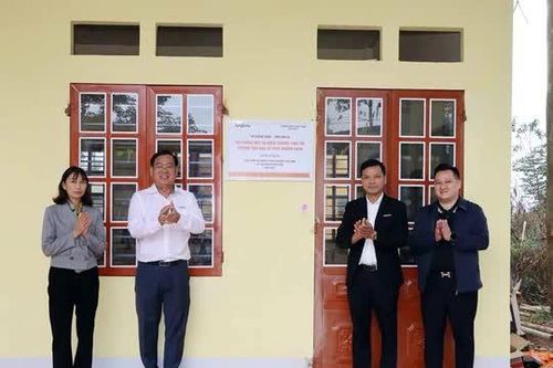 Trao tặng nhà cho hộ nông dân khó khăn tại Sơn La
