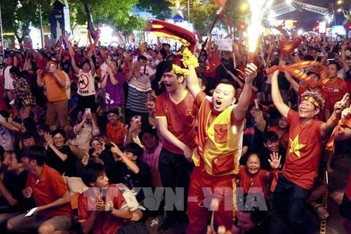 Người hâm mộ TPHCM vỡ òa cảm xúc khi U22 Việt Nam giành Huy chương vàng SEA Games 33