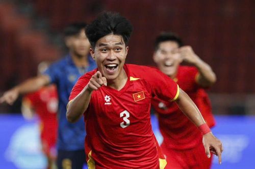 Phạm Lý Đức xúc động nhắc về ba mẹ khi vô địch SEA Games 33