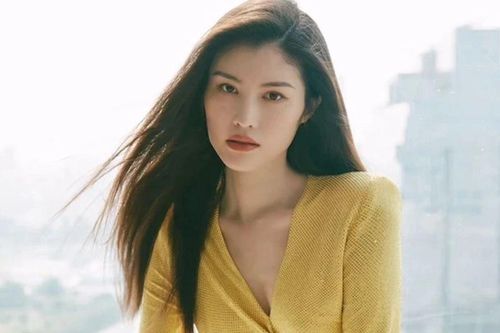 Siêu mẫu U40 khoe vóc dáng nuột nà sau 2 tháng bí mật sinh con cho thiếu gia tập đoàn nghìn tỷ