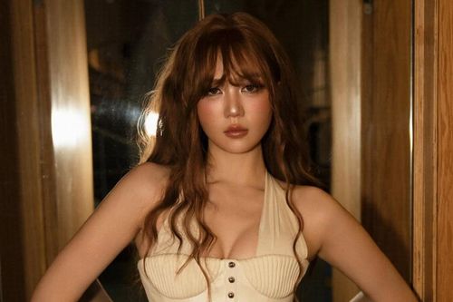 Cận visual căng tràn sức sống của Ngọc Trinh ở tuổi U40