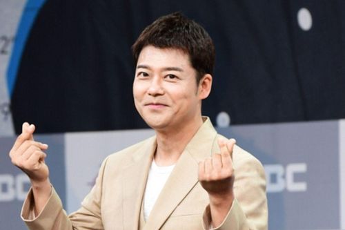 Phía Jun Hyun Moo lên tiếng làm rõ ảnh quá khứ đang gây xôn xao