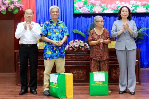 Phó Chủ tịch nước Võ Thị Ánh Xuân tiếp xúc cử tri An Giang