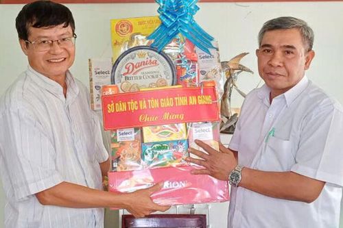 Sở Dân tộc và Tôn giáo tỉnh An Giang thăm các giáo xứ dịp lễ Giáng sinh năm 2025
