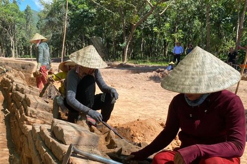 Nữ nông dân tham gia bảo tồn di sản